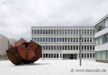 Begegnungen vor Beton - Landratsamt in Tuttlingen von Beer Bembé Dellinger - BauNetz.de