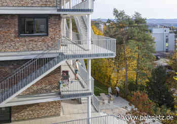 Wohnregal mit Ziegeln - Studio Schwitalla und Danner Yildiz in Tübingen - BauNetz.de