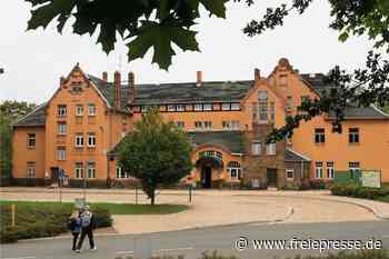 Der Lengenfelder Bahnhof kommt am Freitag unter den Hammer - Freie Presse