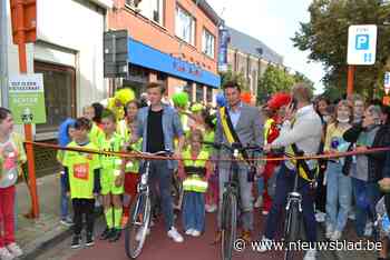 Eerste fietsstraat met veel enthousiasme en activiteiten officieel geopend - Het Nieuwsblad