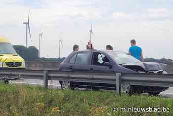 Twee lichtgewonden bij kop-staartaanrijding - Het Nieuwsblad