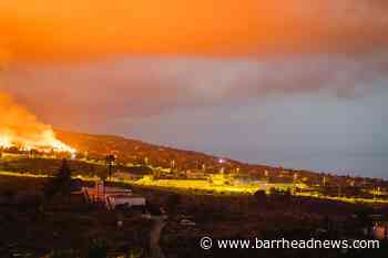 Lava from Spanish volcano heads towards the sea - Barrhead News