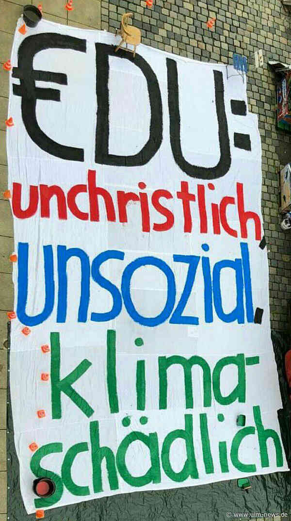 Kletter- und Klimaaktivisten am Ulmer Münster von Polizei gestoppt