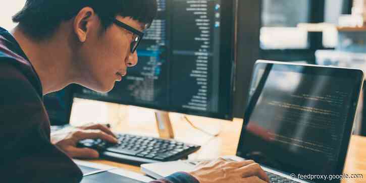8 entry-level jobs in tech that don't require a STEM degree