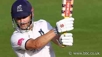County Championship: Sam Hain's 83 not out helps Warwickshire secure two batting points