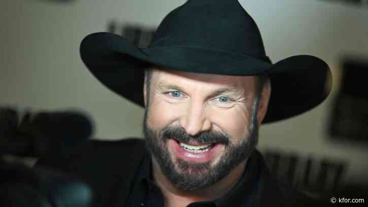Garth Brooks says he's playing dive bars instead of stadiums because 'the dive bars are vaccinated'