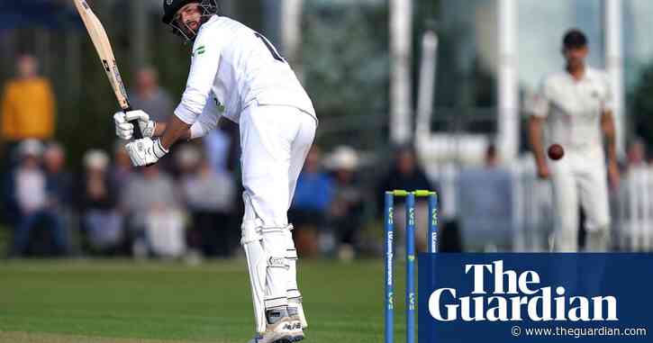 James Vince keeps Lancashire at bay to leave title race on a knife edge