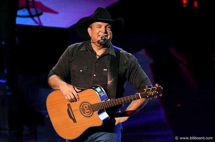 Garth Brooks Focusing on Small Venues Over Stadiums Because ‘Dive Bars Are Vaccinated’