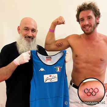 Il campione di canottaggio Abbagnale a Soliera per un tatuaggio olimpico da Alle Tattoo - SulPanaro | News - SulPanaro