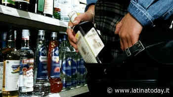 Formia, rubano bottiglie di alcolici nel supermercato: due denunciati per furto - LatinaToday