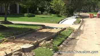 Neighbors at odds over a sidewalk in the Oak Forest community - KPRC Click2Houston