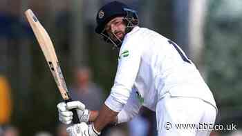 County Championship: James Vince helps Hampshire revive title hopes against Lancashire