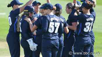 Rachael Heyhoe Flint Trophy: Northern Diamonds beat Central Sparks to reach final
