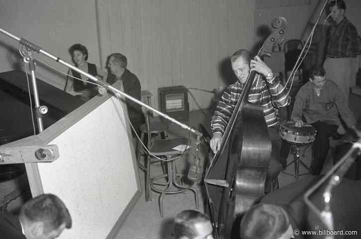 Nashville A-Team Bassist Bob Moore Dies at 88