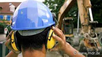 Bauleute protestieren in Dresden für mehr Lohn - MDR