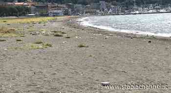 Castellammare - Ritardi e promesse non mantenute, tutto fermo per la bonifica dell’arenile - StabiaChannel.it