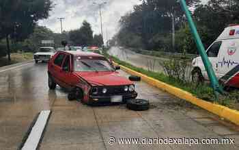 Chocó en el bulevar a Coatepec y se quedó sin dos ruedas - Diario de Xalapa