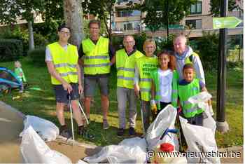 Vrijwilligers vullen 36 grote zakken met zwerfvuil
