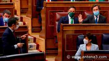 El diputado de Vox Víctor Sánchez saca un burka en el Congreso para cargar contra la "diplomacia feminist - Antena 3 Noticias