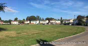 Huge police and ambulance presence in Sutton Coldfield at stand-off with wanted man - Birmingham Live