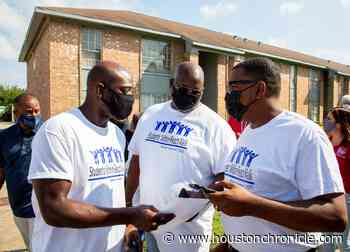 HISD hits the streets to find thousands of students who have not returned to school - Houston Chronicle