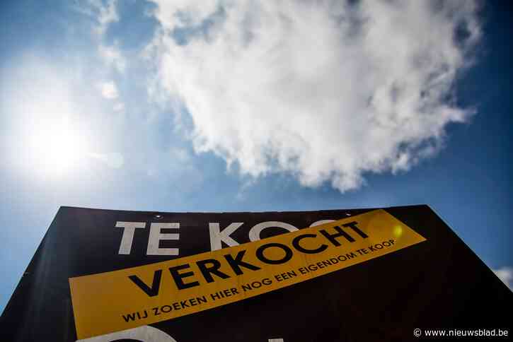 Vastgoedmakelaar vervalst compromissen met fictieve namen van kopers: “Hij wilde snel ‘kopers’ vinden om op een goed blaadje te staan”