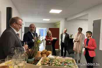 Gouverneur Cathy Berx bezoekt stationsbuurt, grenssite Ringweg, Zorgpunt en Robotland in Essen