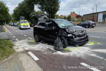 Jongedame (20) in levensgevaar na zware botsing in Kerniel