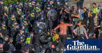 Melbourne protesters ‘should be ashamed’ after standoff at Shrine of Remembrance, Scott Morrison says - The Guardian Australia