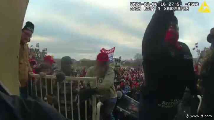 ‘F**king traitors!’: VIDEO shows furious Trump-supporting deputy BRAWLING with cops outside Capitol