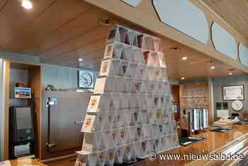 Bierkaartenhuis prijkt op cafétoog