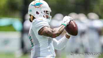 Flores expects WR Fuller to make Dolphins debut