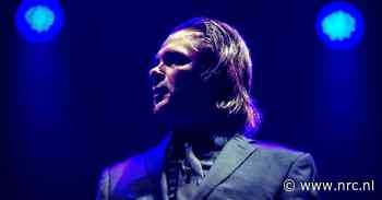 Hans Teeuwen: 'Culturele sector wordt gebruikt om mensen over te halen zich te laten vaccineren' - NRC