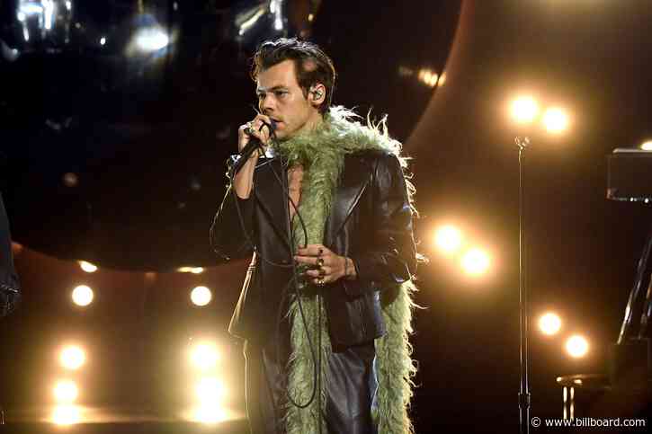 Harry Styles Offers ‘The Notebook’-Inspired Dating Advice During a Concert: Watch