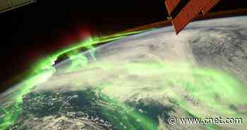 Luminous aurora seen from ISS drapes Earth in a glowing green veil     - CNET
