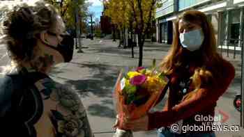 Calgary woman’s flowers bring ‘nice boost’ for health-care workers during COVID-19 pandemic
