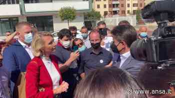 Pioltello, Conte depone una corona di fiori sul luogo del deragliamento - Italia - Agenzia ANSA