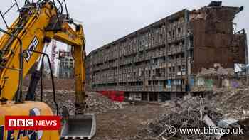 Climate change: Construction companies told to stop knocking down buildings