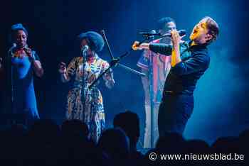 Stef Bos speelt solo, Sioen speelt Graceland