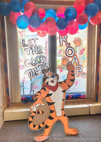 St. John's wins Homecoming window decorating contest - Albert Lea Tribune - Albert Lea Tribune