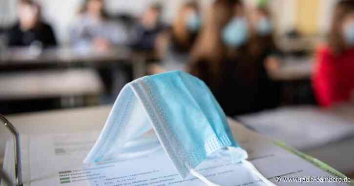 Freie Wähler: Maskenpflicht in Schule am Platz abschaffen