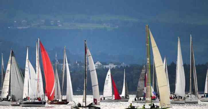 Größte Bodensee-Regatta dümpelt bei Flaute vor sich hin