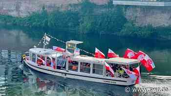 Tarifkonflikt Bau: Protest-Schiffahrt auf Donau in Ulm - SWR
