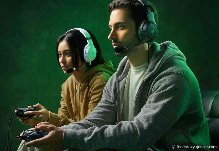 Razer Kaira X gaming headset, Wolverine V2 White controller and Charging Dock