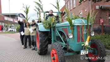 Erntedankfest: Darum fährt ein herbstlich geschmückter Trecker durch Tornesch | shz.de - shz.de