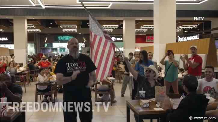 Activists chanting ‘USA’ & ‘f*ck Joe Biden’ storm vaccinated-only food court in Staten Island, NY in protest against mandates