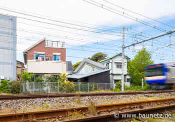 Dachlinienspiel - Wohnhaus in der Präfektur Kanagawa von OSO - BauNetz.de