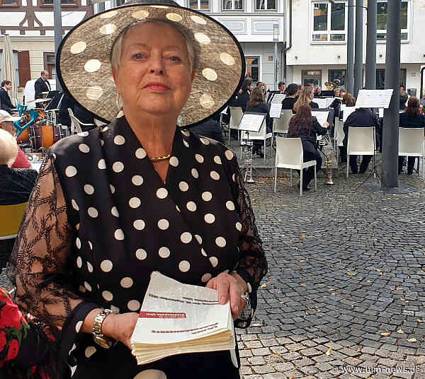 In 27 Jahren 530 Ulmer Paradekonzerte organisiert - Stadtkapelle spielt "Thank you for the Music" für Helga Malischewski und Gerhard Bühler