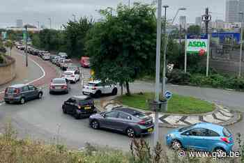 Lege rekken in supermarkt en hamstergedrag aan tankstations, Britten wacht een “moeilijke winter”: wat is er aan de hand over het Kanaal? - Gazet van Antwerpen