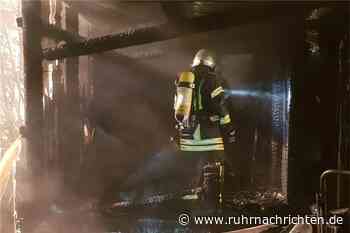 Vermeintlicher Heckenbrand: Gartenhütte steht komplett in Flammen - Ruhr Nachrichten